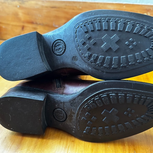 Aquatalia Low Heel Leather Bootie - Picture 5 of 8